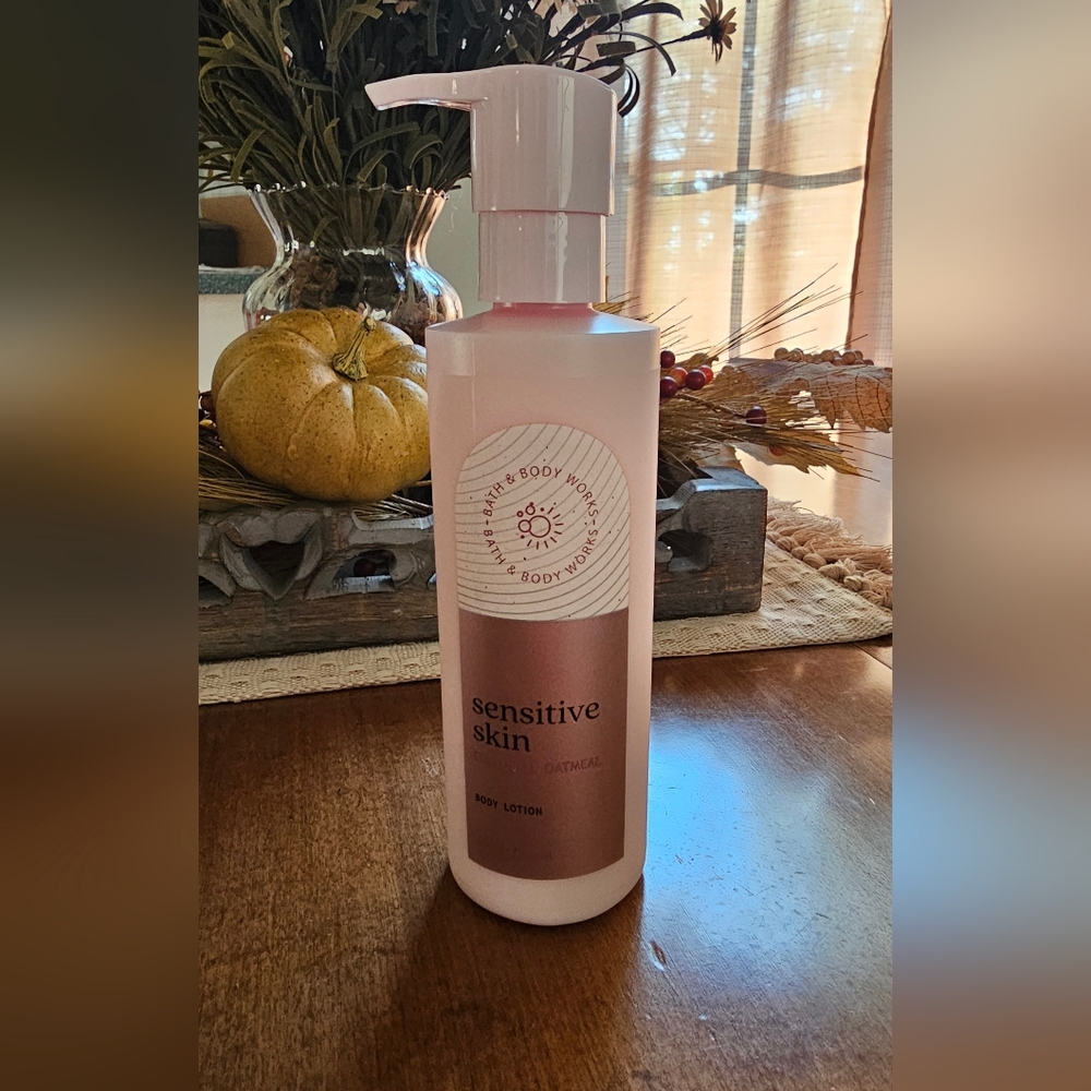 Bath and Body Works Colloidal Oatmeal Sensitive Skin Body Lotion - Pink